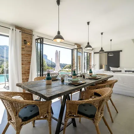 Propriete Avec Piscine Au Coeur Des Vignes De Villa