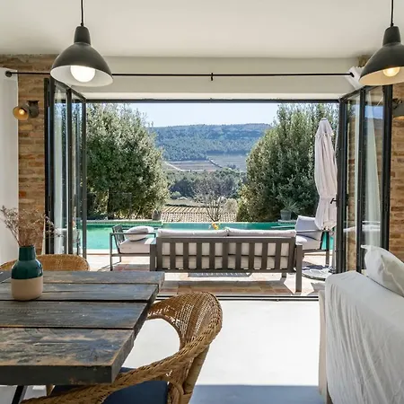 Propriété Avec Piscine Au Coeur Des Vignes De * Cassis